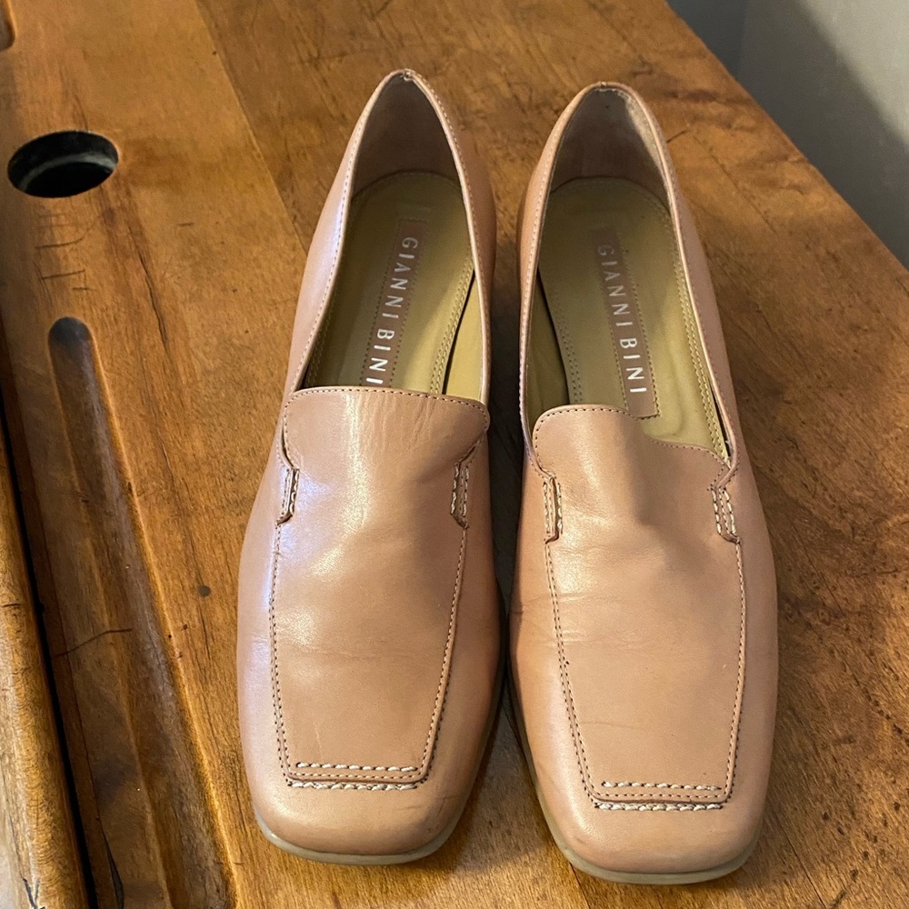 Gianni Bini Women's Tan Leather Slip On Loafers Sz 8 M